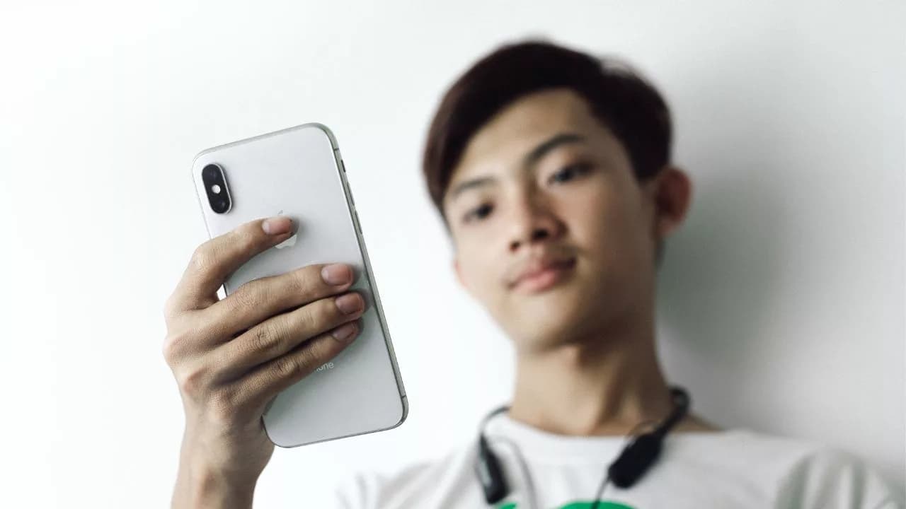 A Step-by-Step Guide: How to Logout of Instagram on iPhone