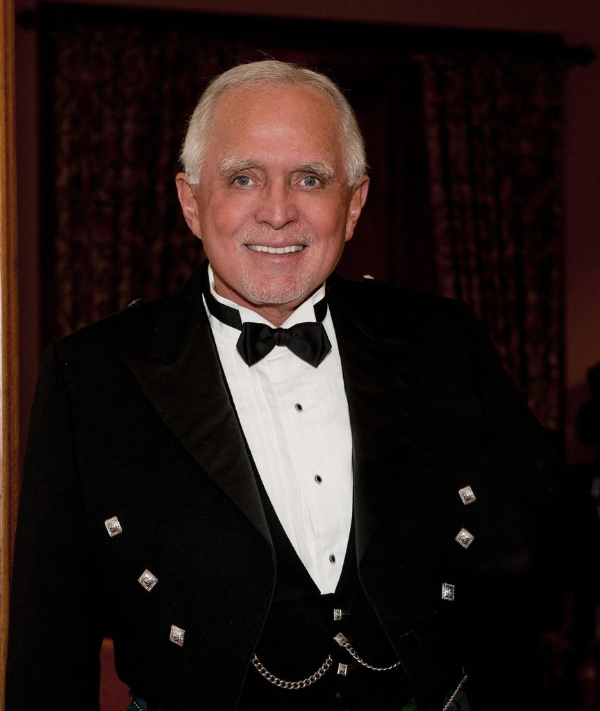 Dan Pena net worth