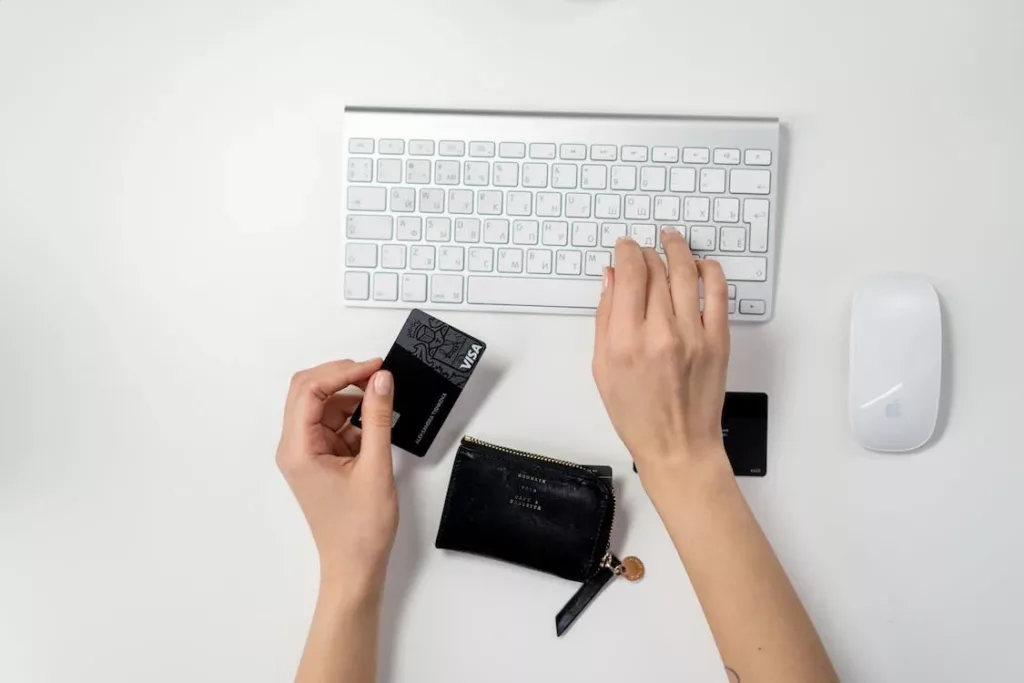 Using the Web to Enhance Your Spending Power 2 Using the Web to Enhance Your Spending Power